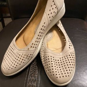 Earth - Slip on With small heel